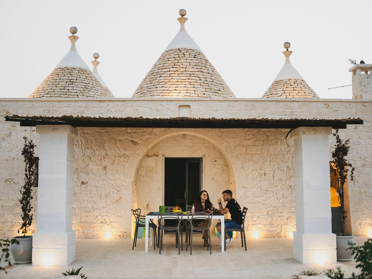 fronte struttura pomeriggio - i trulli di rò