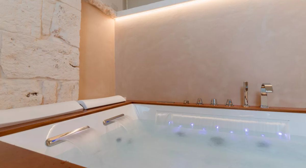 vasca idromassaggio - jacuzzi nel trullo