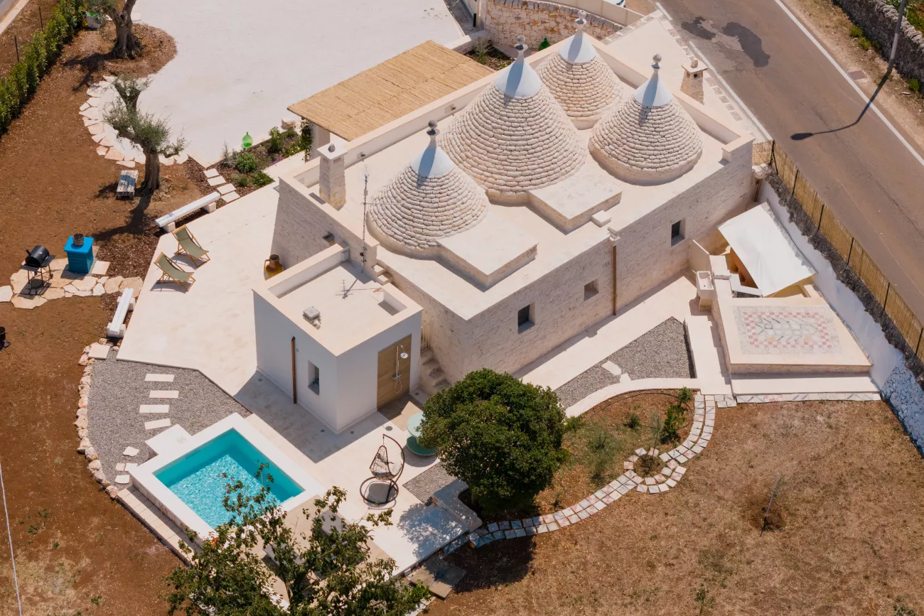 trulli valle d'itria con piscina